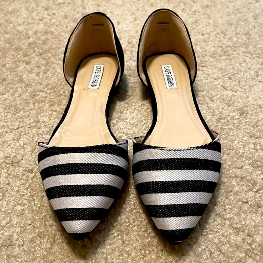 Black and white stripe flat shoes